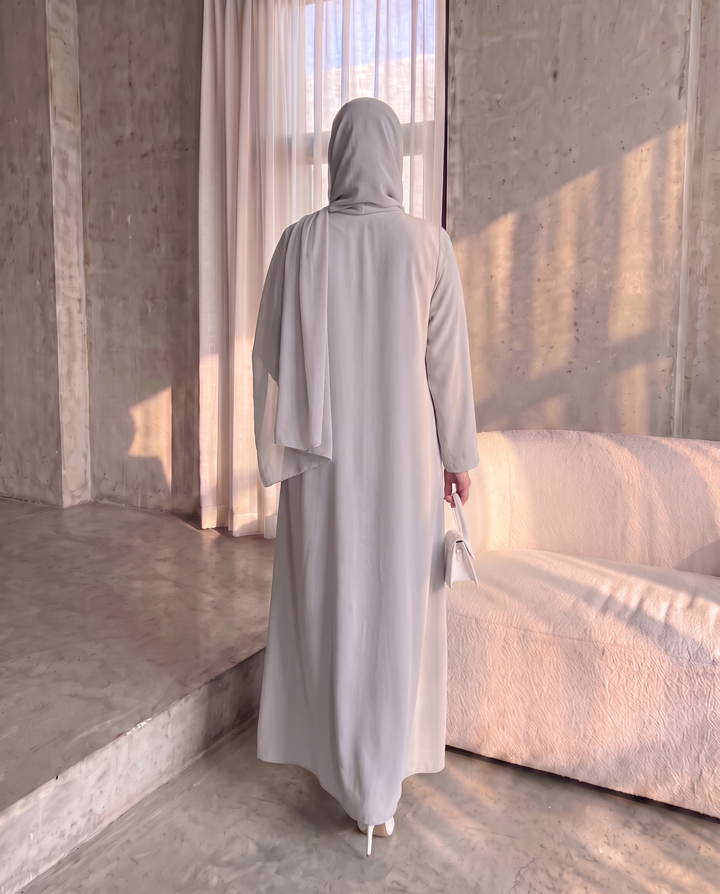 عباية بطبعة حجاب رملي