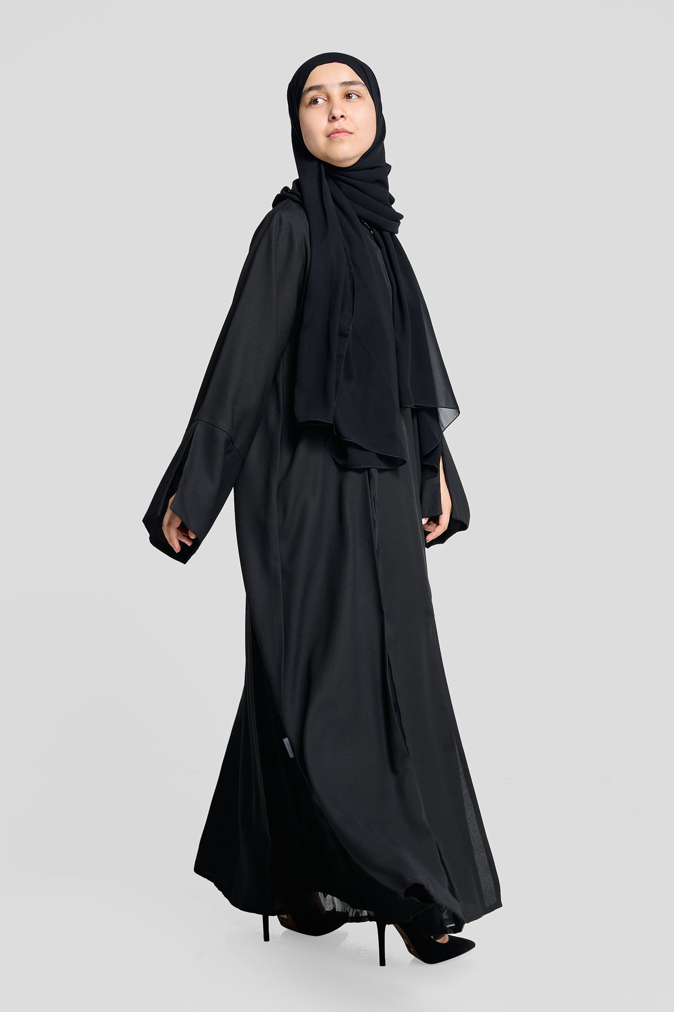كلاسيك أسود أبايا مع لوحات منقوشة