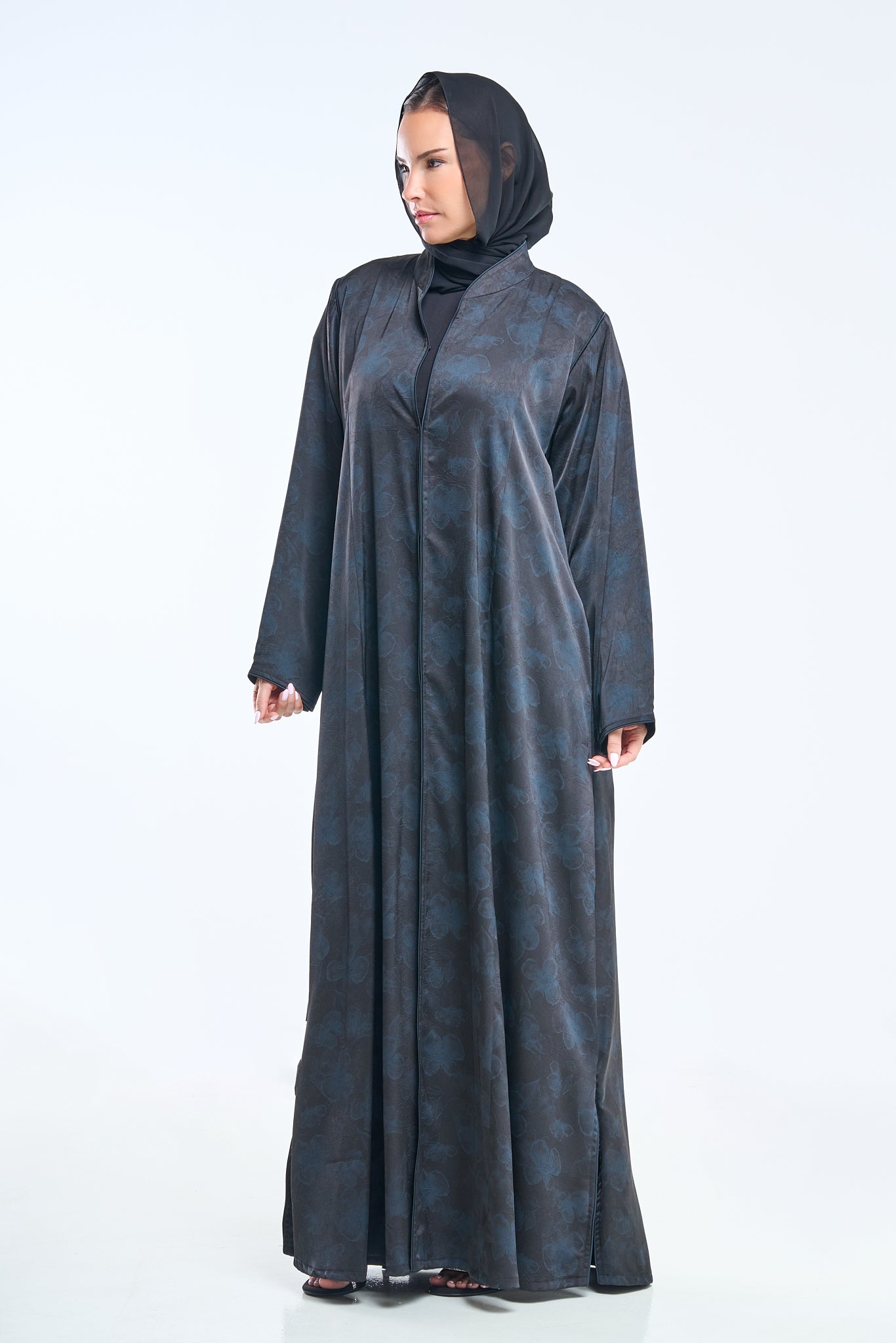 قسط Abaya مع التفاصيل المنقوشة العميقة