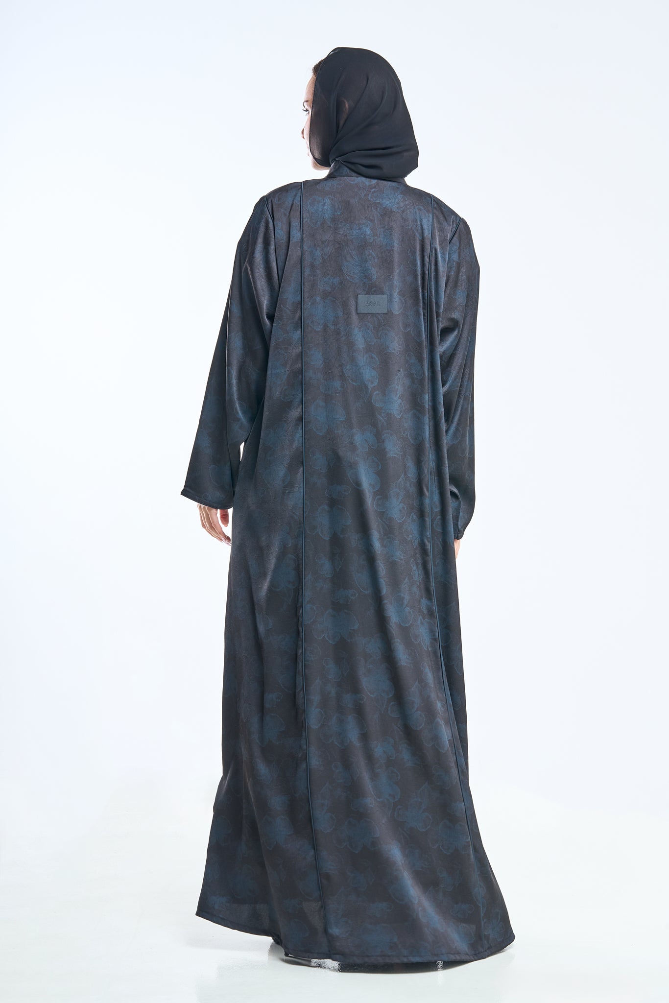 قسط Abaya مع التفاصيل المنقوشة العميقة