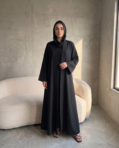 عباية كلاسيكية مفتوحة مع تفاصيل الأنابيب