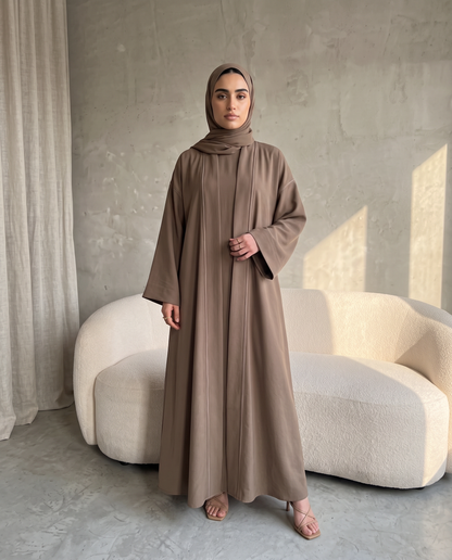 عباية كلاسيكية مفتوحة مع تفاصيل الأنابيب