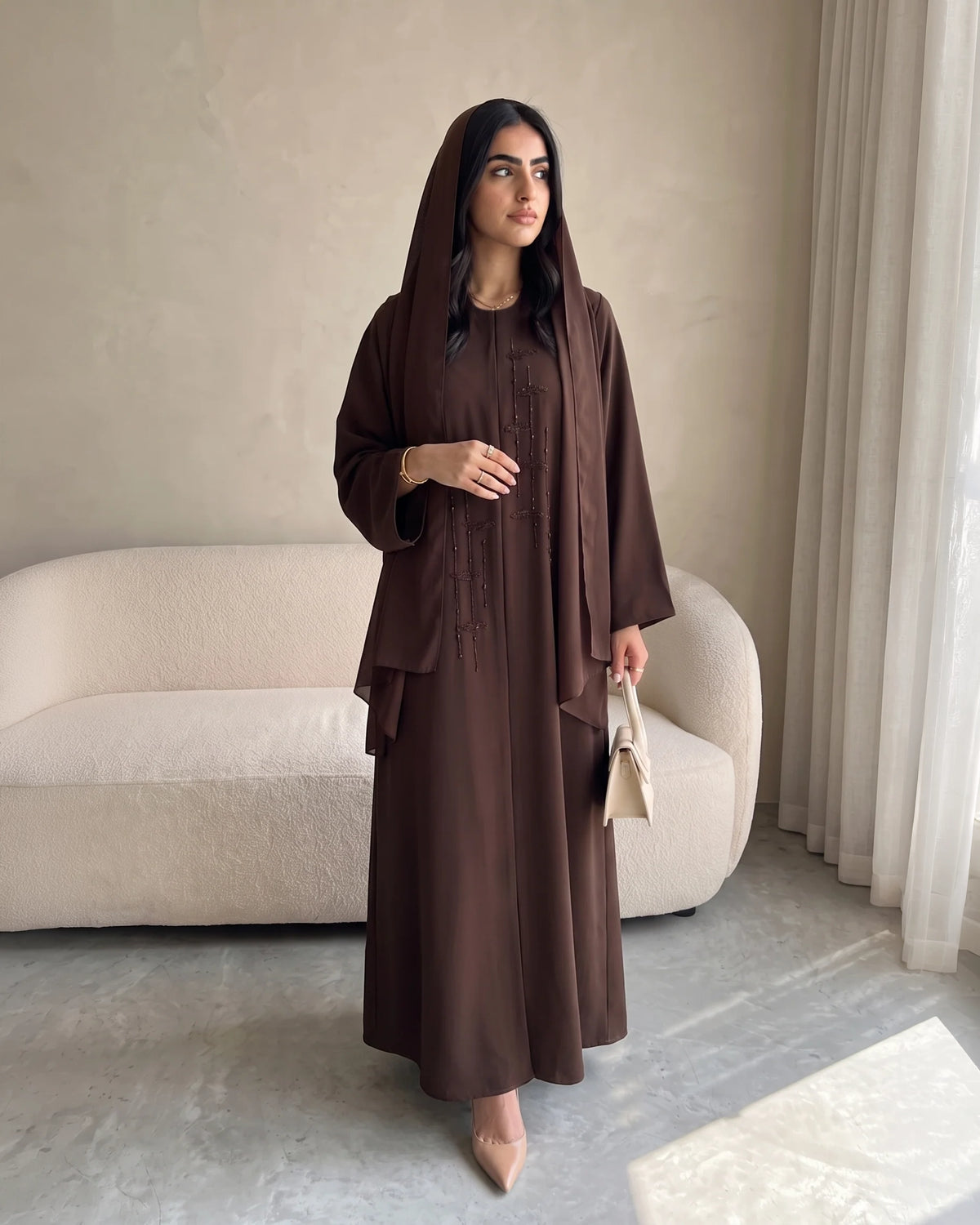 عباية بطبعة حجاب رملي