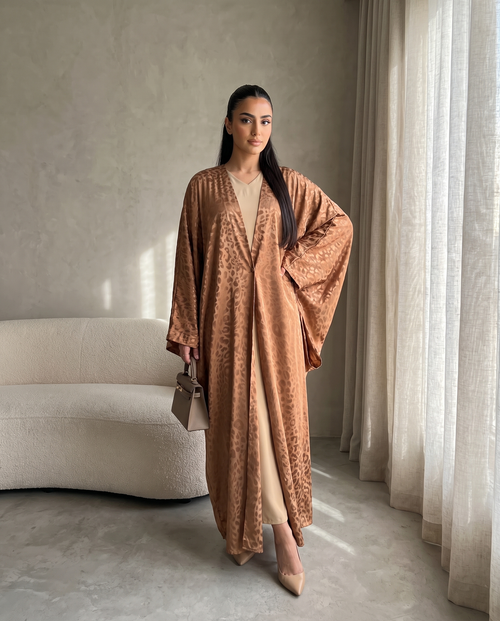 عباية بملمس مميز من Desert Ember