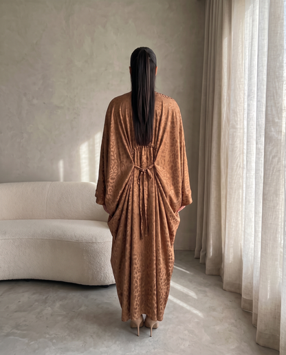عباية بملمس مميز من Desert Ember