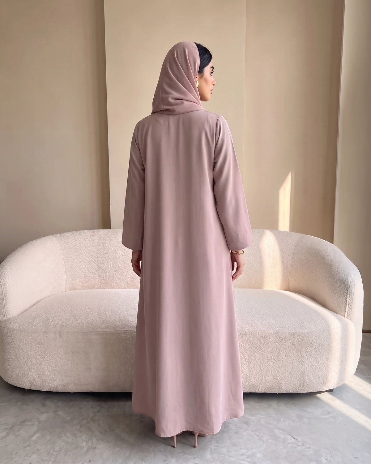 عباية بطبعة حجاب رملي