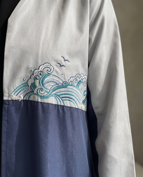 Blue Wave-Inspired Embroidered Abaya in Dual-Tone Panels – hover image