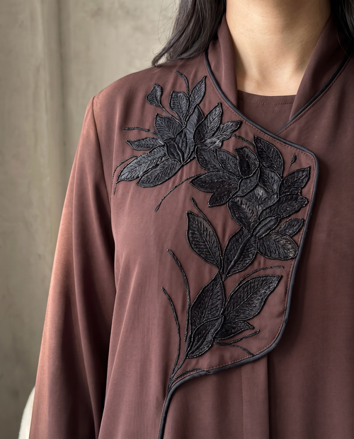Luxury Flow Abaya Featuring Curved Embroidered Floral Panel – hover image
