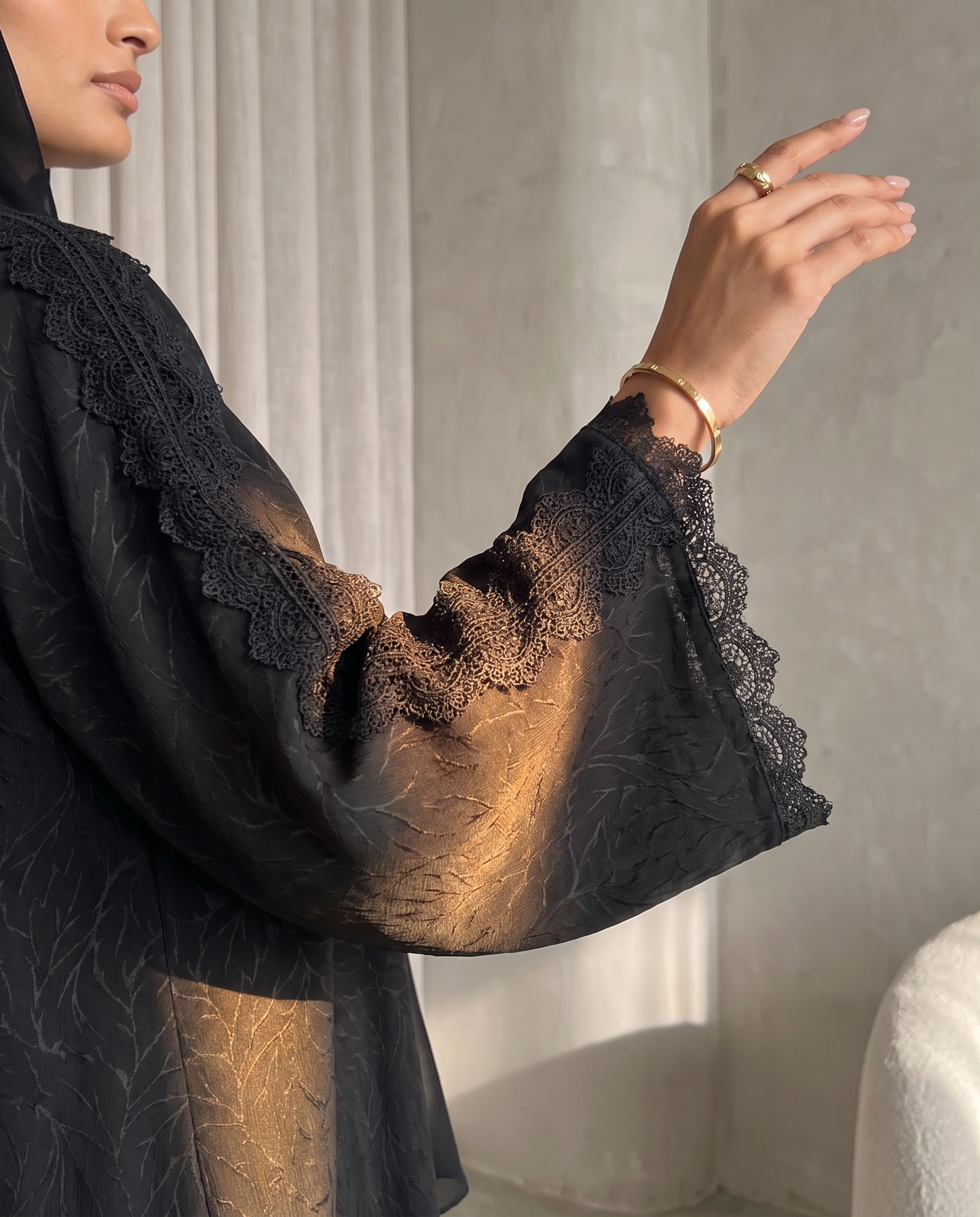 مجموعة عباية دانتيل بلوسوم منتصف الليل