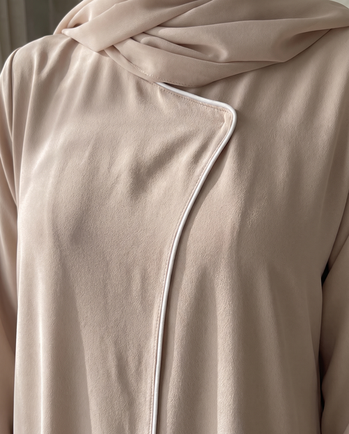 Beige Crepe Abaya Closed front with Contrast Piping – hover image