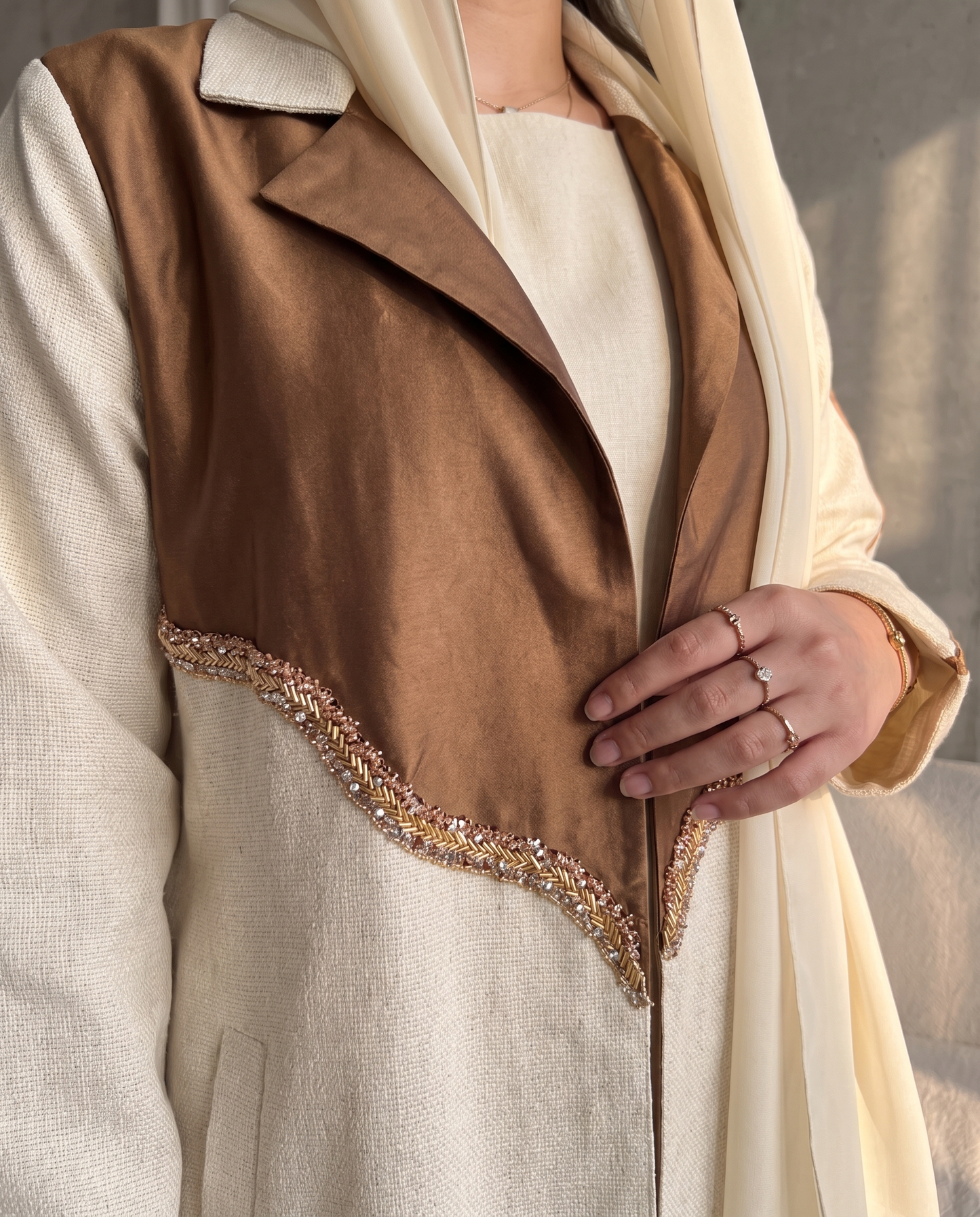 Contrast Lapel Linen Abaya with Elegant Embellished Detail