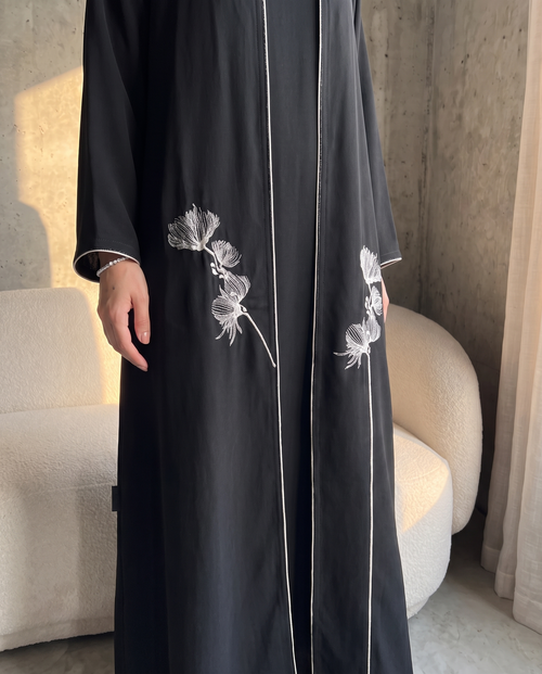 Noir Wildflower Line Abaya – hover image