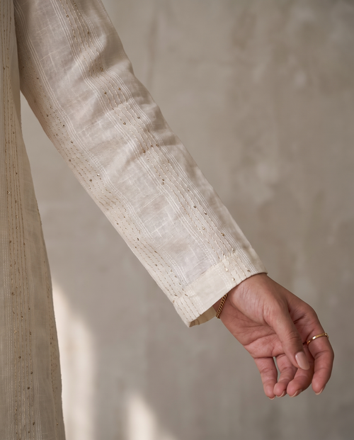 Tailored Linen Abaya with Elegant Lapel Collar – hover image