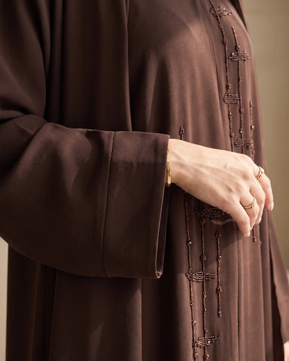 عباية بطبعة حجاب رملي