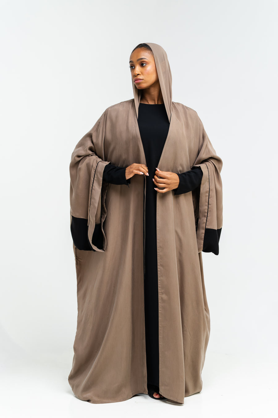 Kimono Style Brown Abaya with Wide Sleeves and Fluid Silhouette