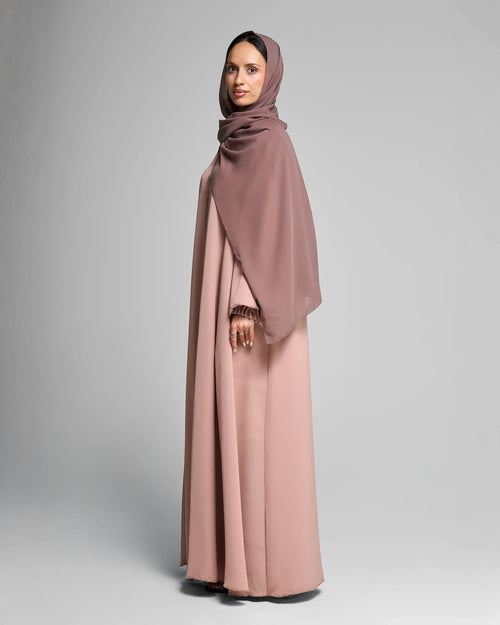 عباية كلاسيكية بأكمام مطوية – hover image
