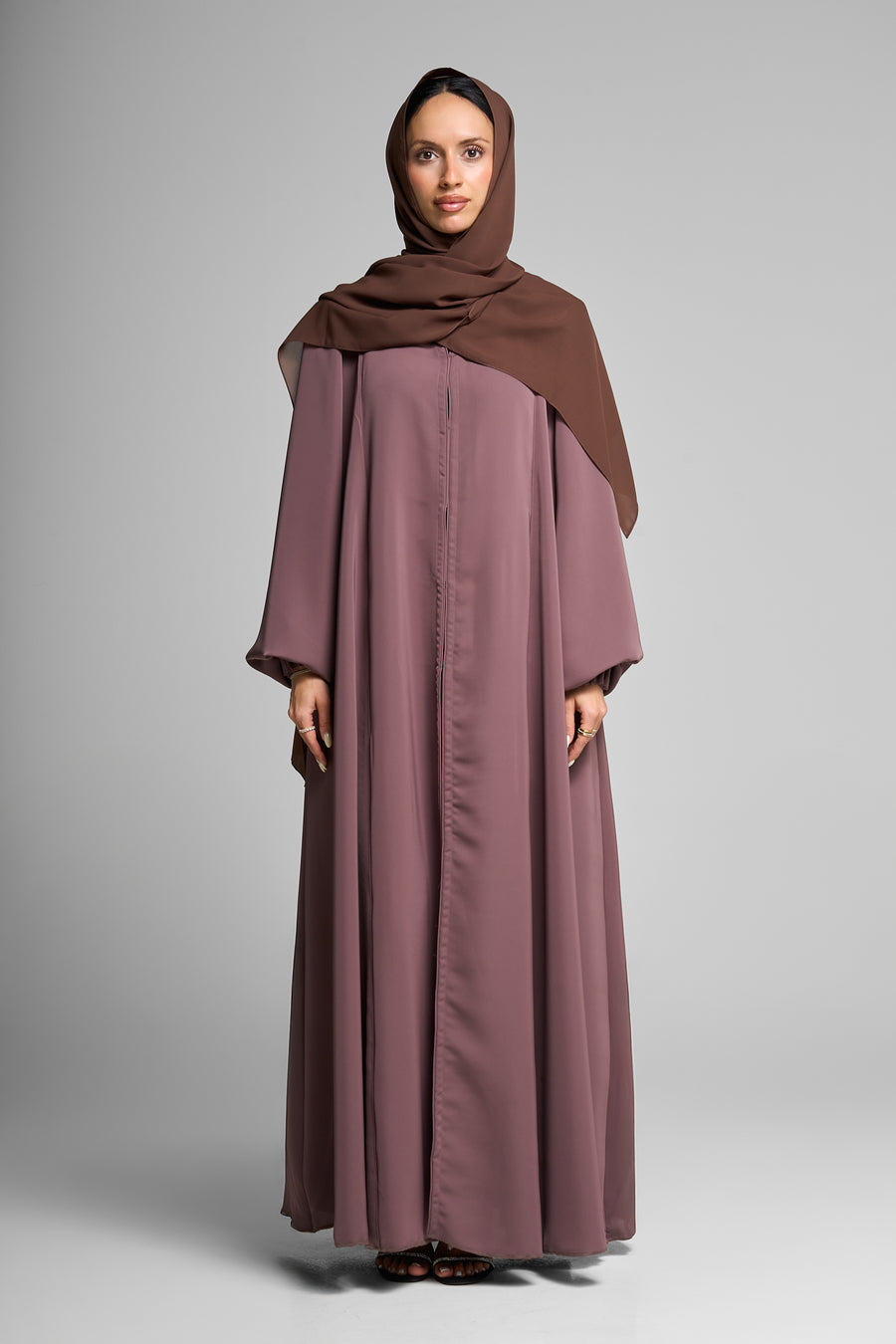 Pleated Sleeve Classic Cadillac Abaya with Flowy Silhouette