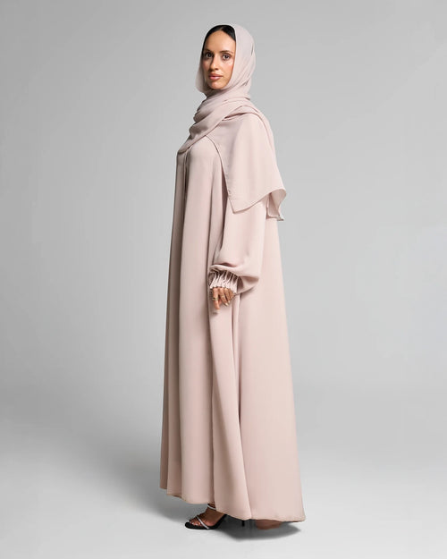 عباية كلاسيكية بأكمام مطوية – hover image