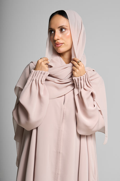 عباية كلاسيكية بأكمام مطوية – hover image