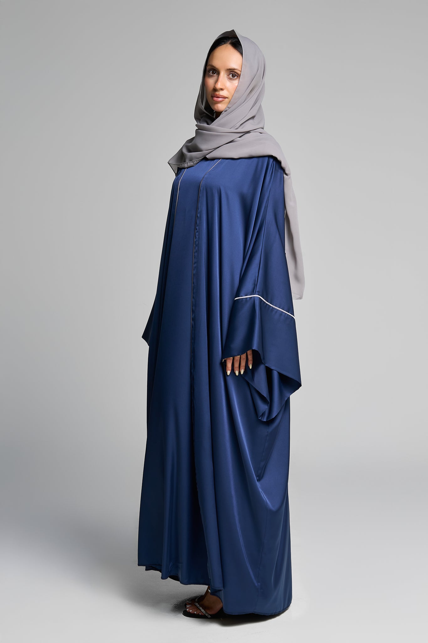 Elegant Glossy Navy Jacquard Open Abaya Set Vertical Detailing With Matching Inner Dress