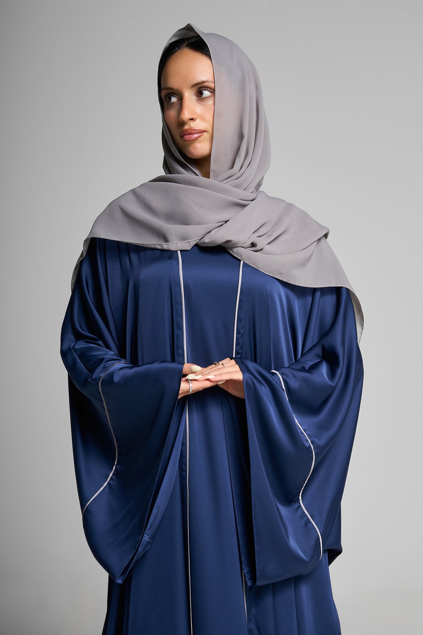 Elegant Glossy Navy Jacquard Open Abaya Set Vertical Detailing With Matching Inner Dress