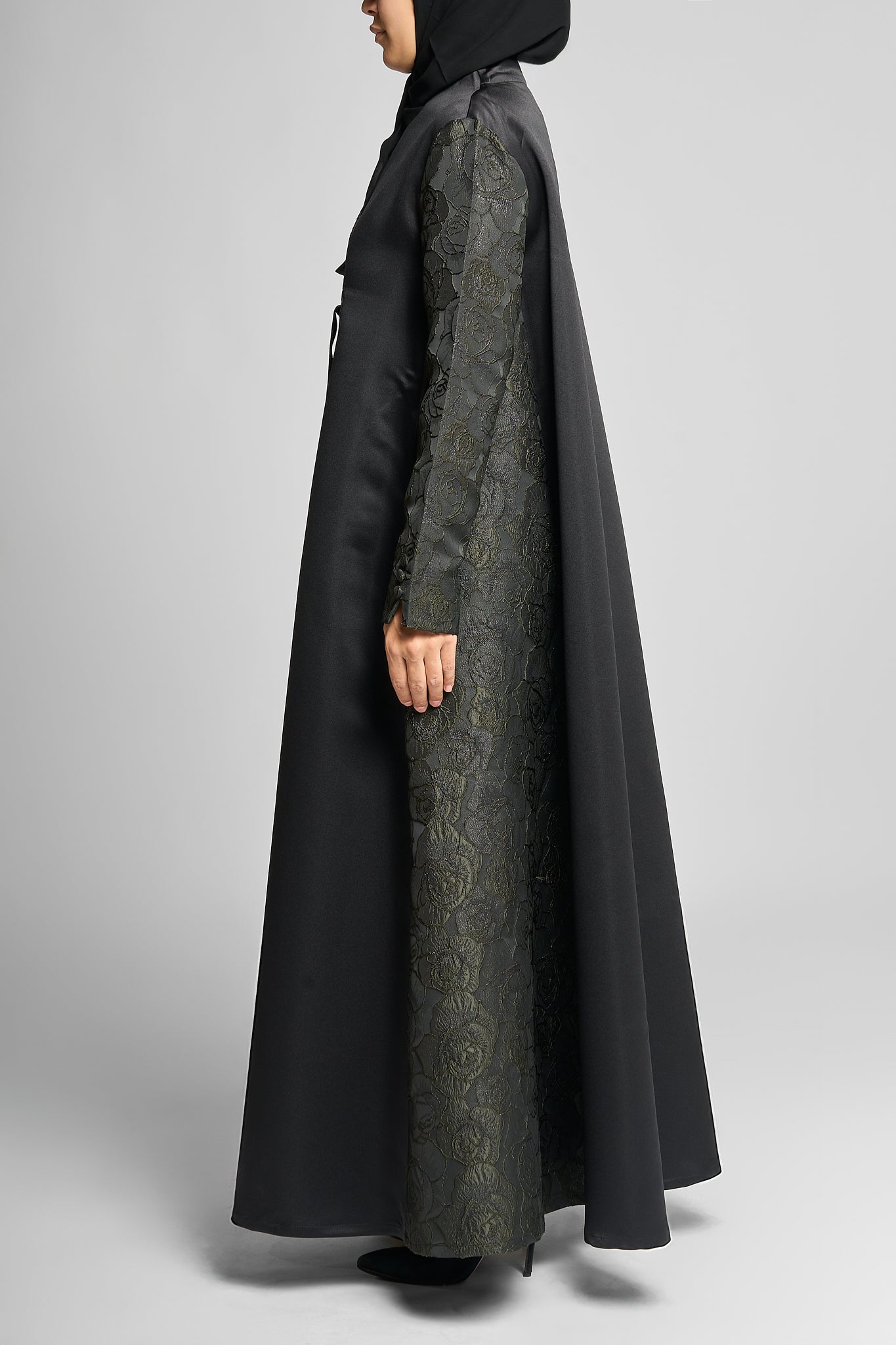Noir Elara Abaya