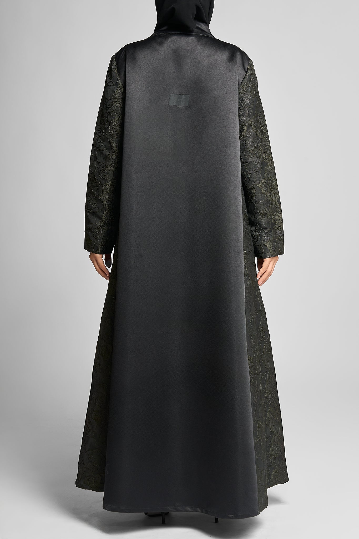 Noir Elara Abaya