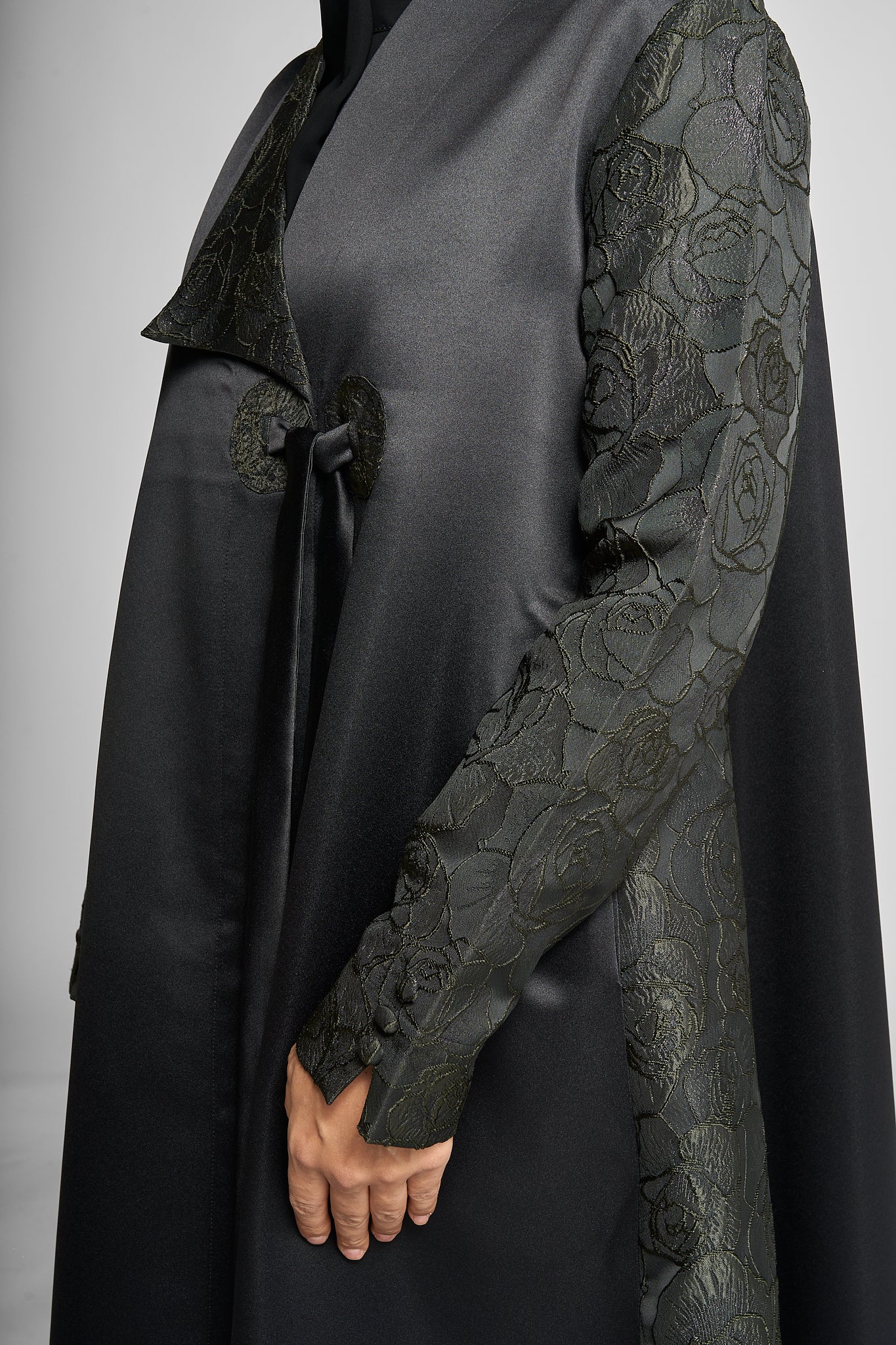 Noir Elara Abaya