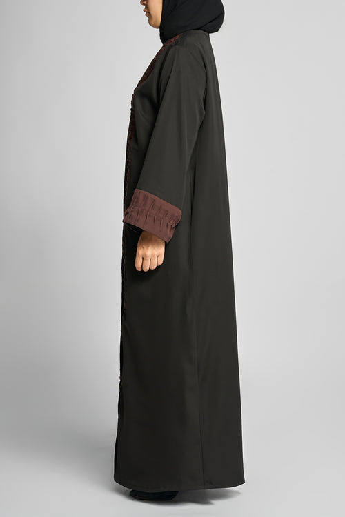 Ruqayya Pleat Abaya – hover image
