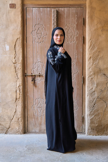 عباية نوير مزخرفة