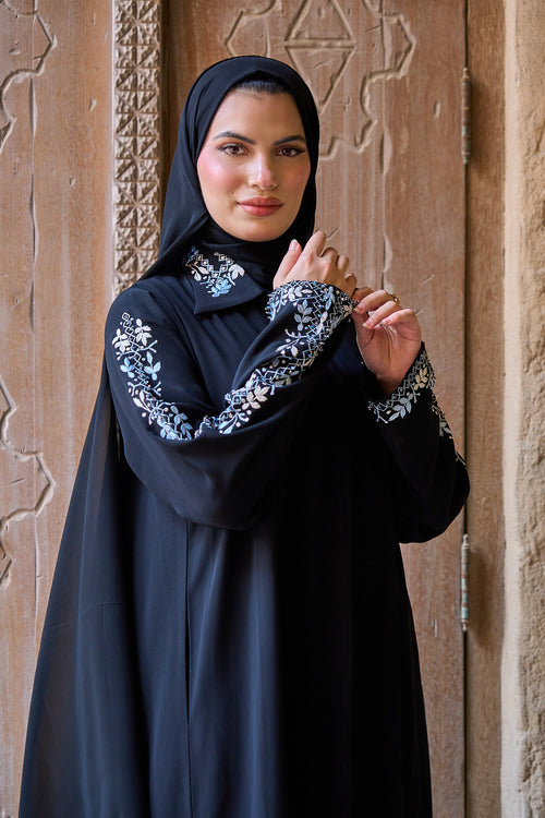 Black Detailed Collar Close Abaya with Floral Embroidery – hover image