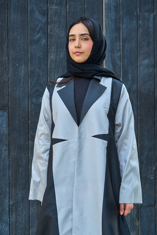 Monochrome Tuxedo-Panel Abaya in Structured Taffeta – hover image