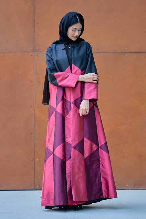 Geometric Color-Block Abaya in Crimson, Berry & Black Taffeta – hover image