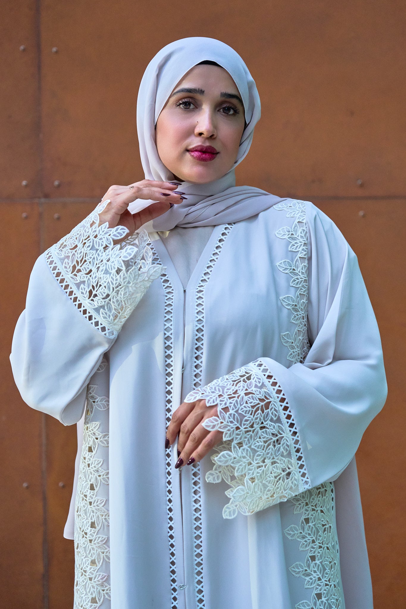 Elegant White Lace-Trim Abaya with Intricate Side Floral Embroidery