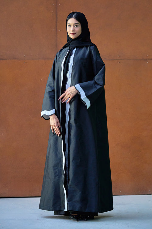 Black Taffeta Abaya with Wavy Contrast Center Panel and Cuff Accents – hover image