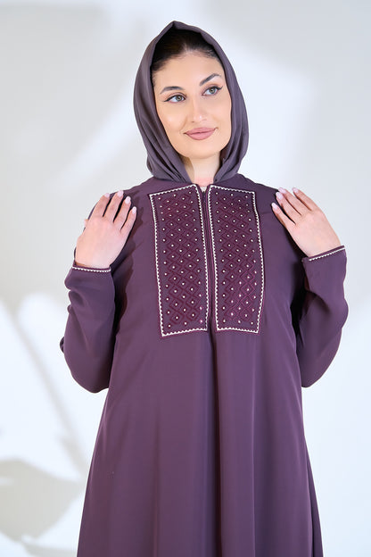 عباية كريب فاخرة مزخرفة بجزء أمامي باللون البرقوقي العميق