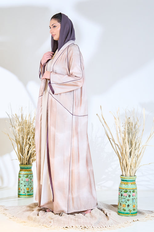 عباية من الساتان باللون الوردي العتيق مع حواف متباينة – hover image