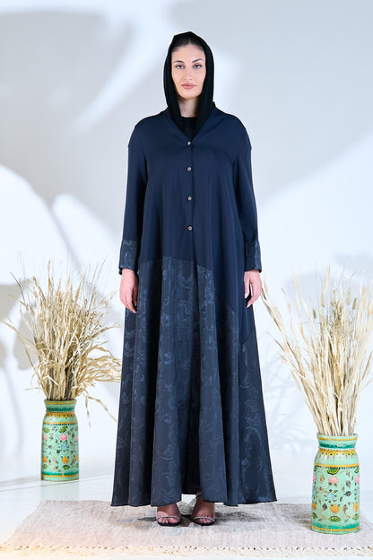 عباية مميزة بحاشية متباينة باللون الكحلي منتصف الليل