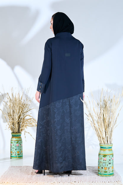 عباية مميزة بحاشية متباينة باللون الكحلي منتصف الليل