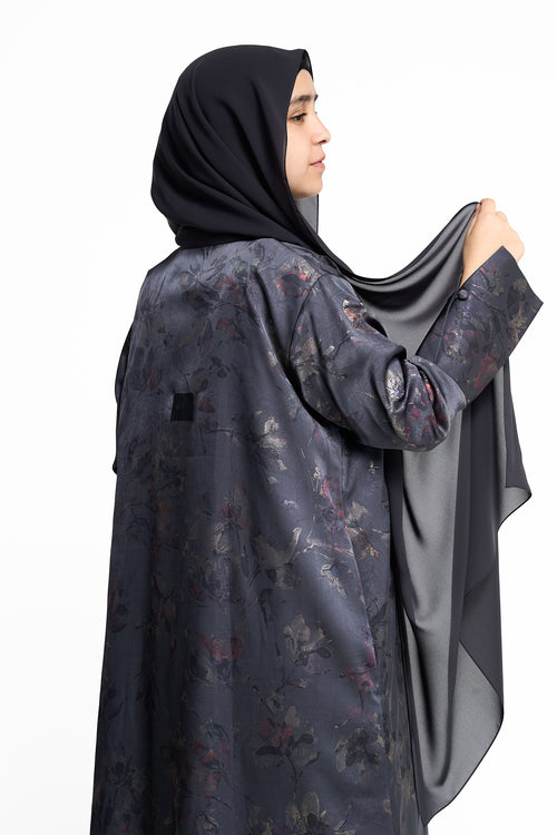 Closed Ebony Petal Abaya – hover image