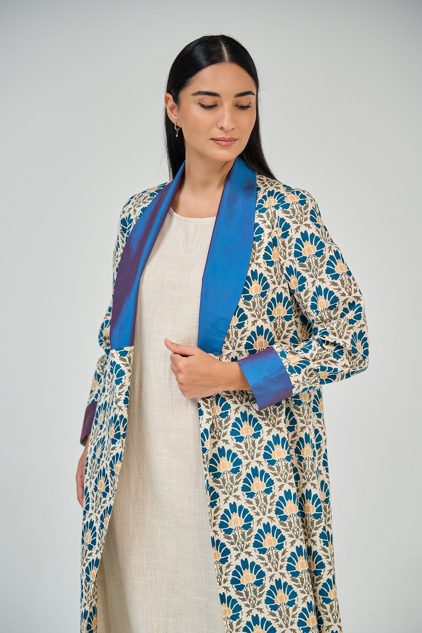 عباية حديقة أزور (نسخة)