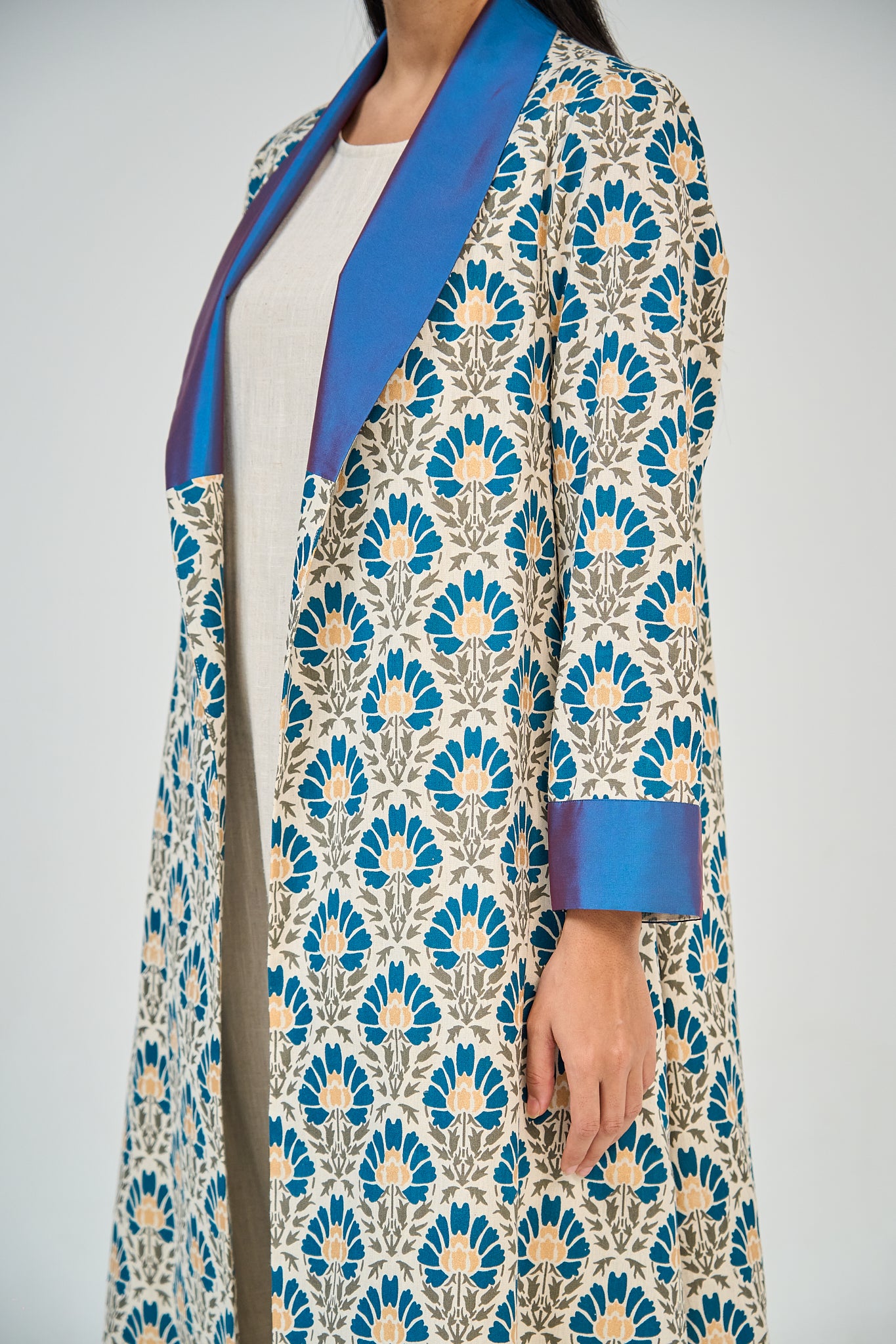 عباية حديقة أزور (نسخة)