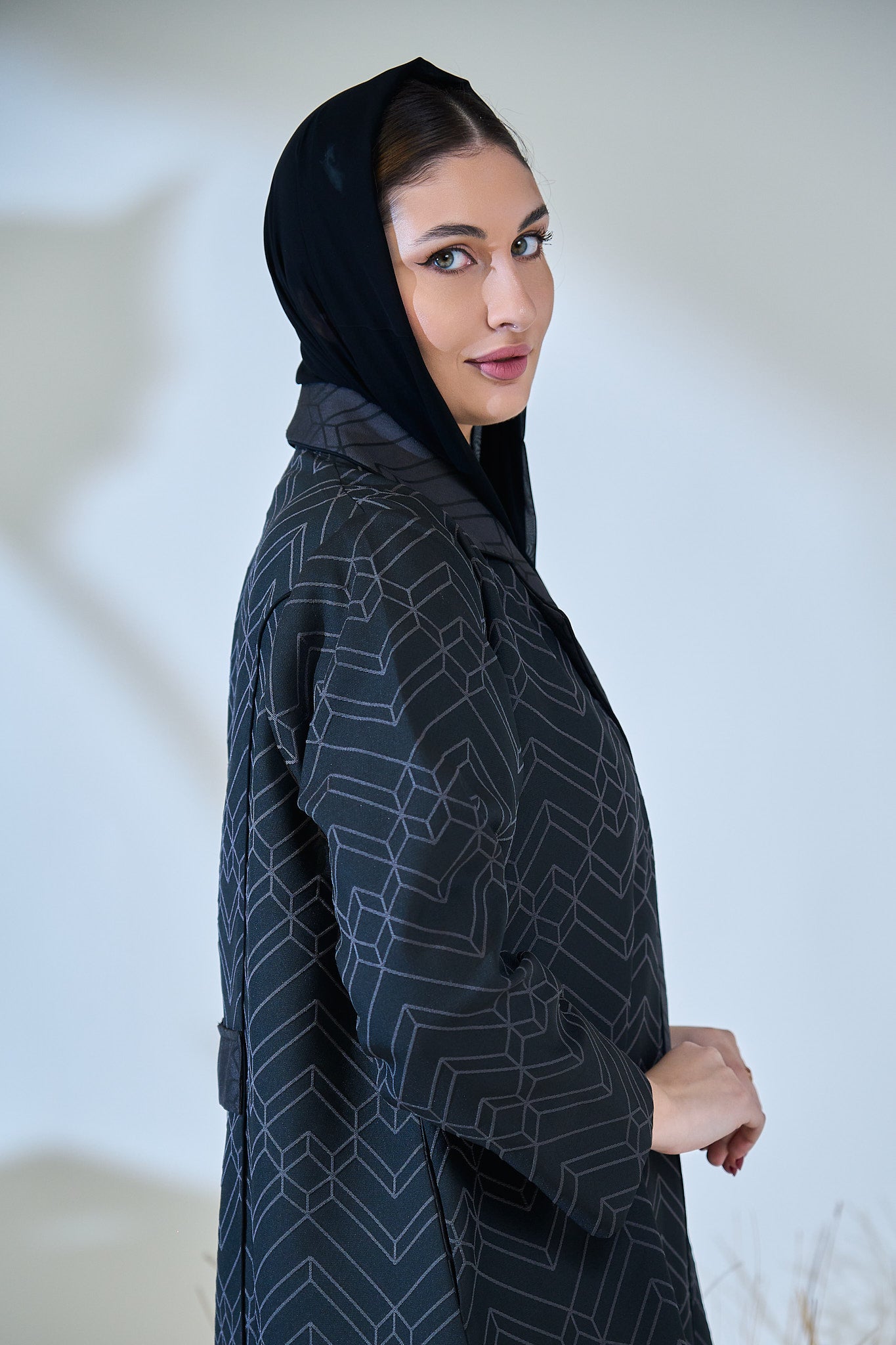Midnight Geo-Pattern Luxe Open Abaya – Structured Jacquard Black Cloak