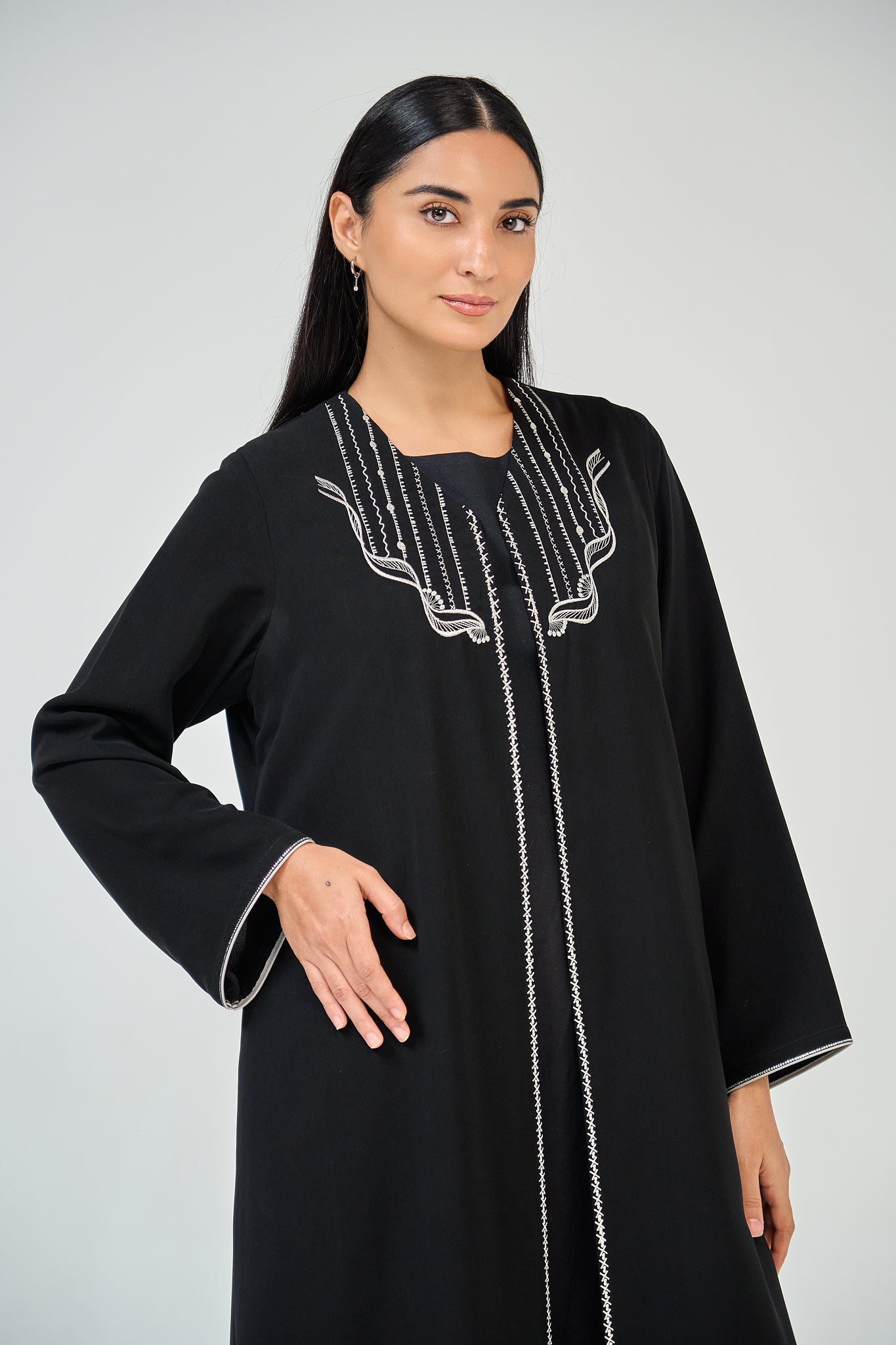 عباية نوير شيفرون مطرزة (نسخة)