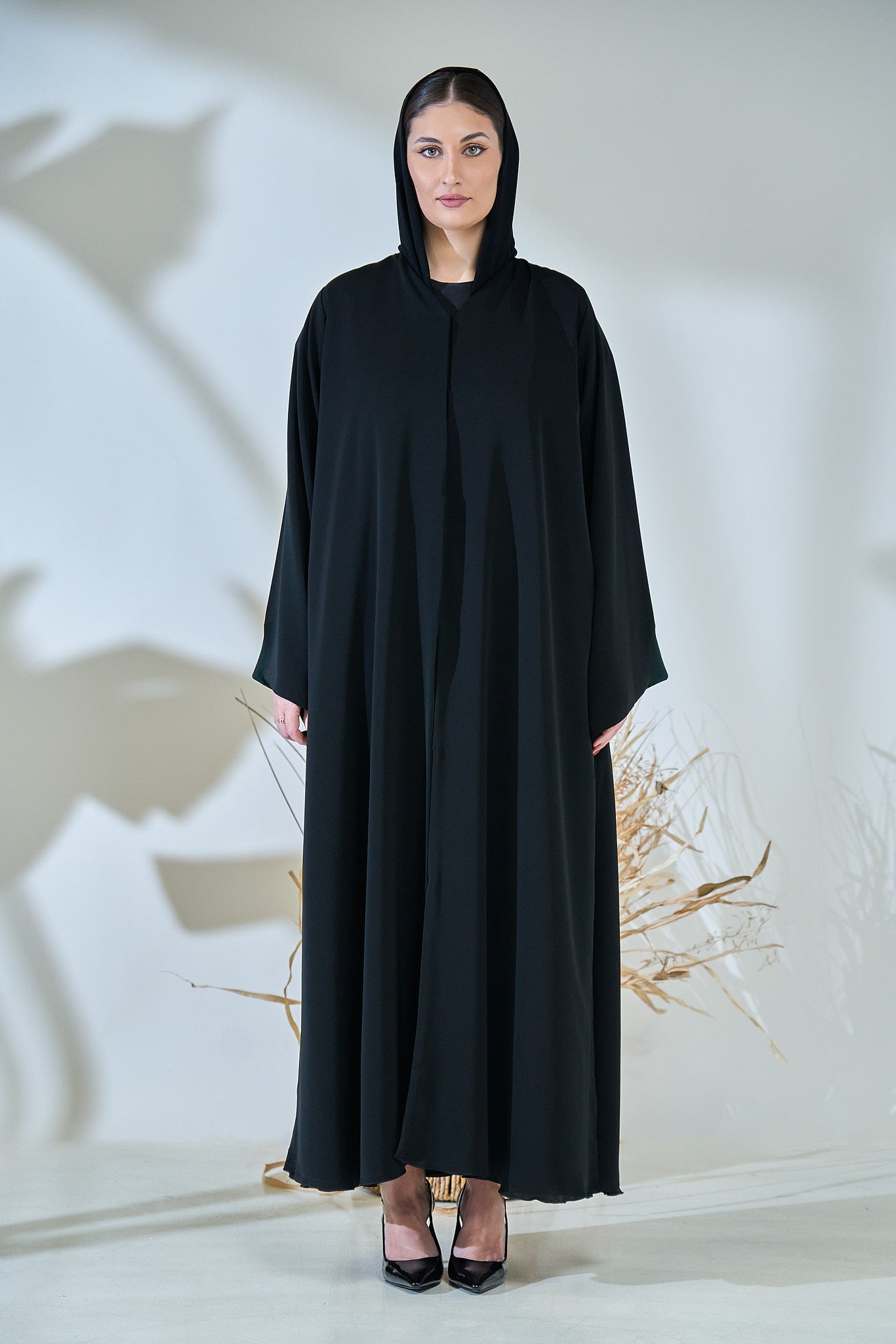Minimalist Black Abaya with Deep Green Inner Sleeve Contrast
