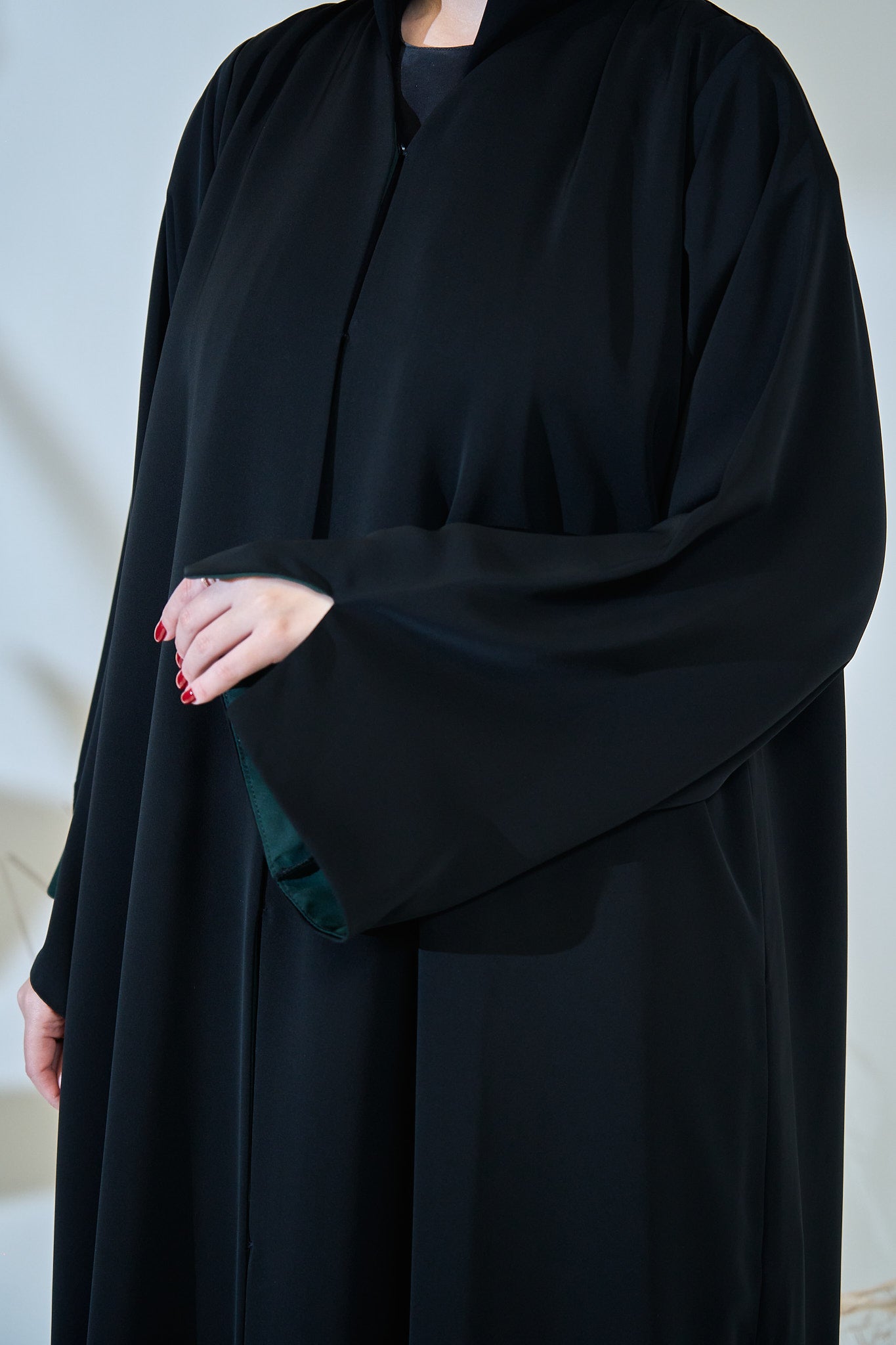 Minimalist Black Abaya with Deep Green Inner Sleeve Contrast
