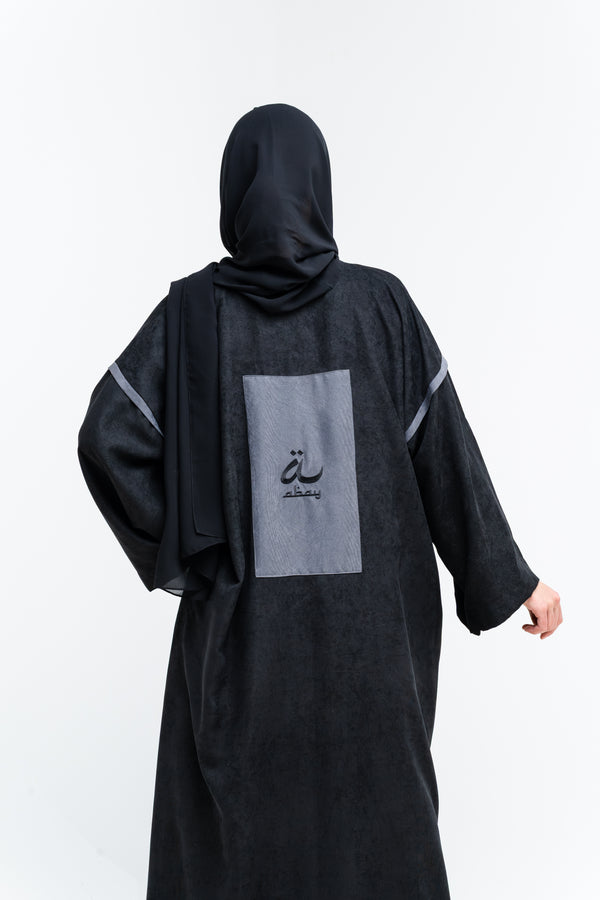 Open Abaya with Velvet Back and Logo Detail – hover image