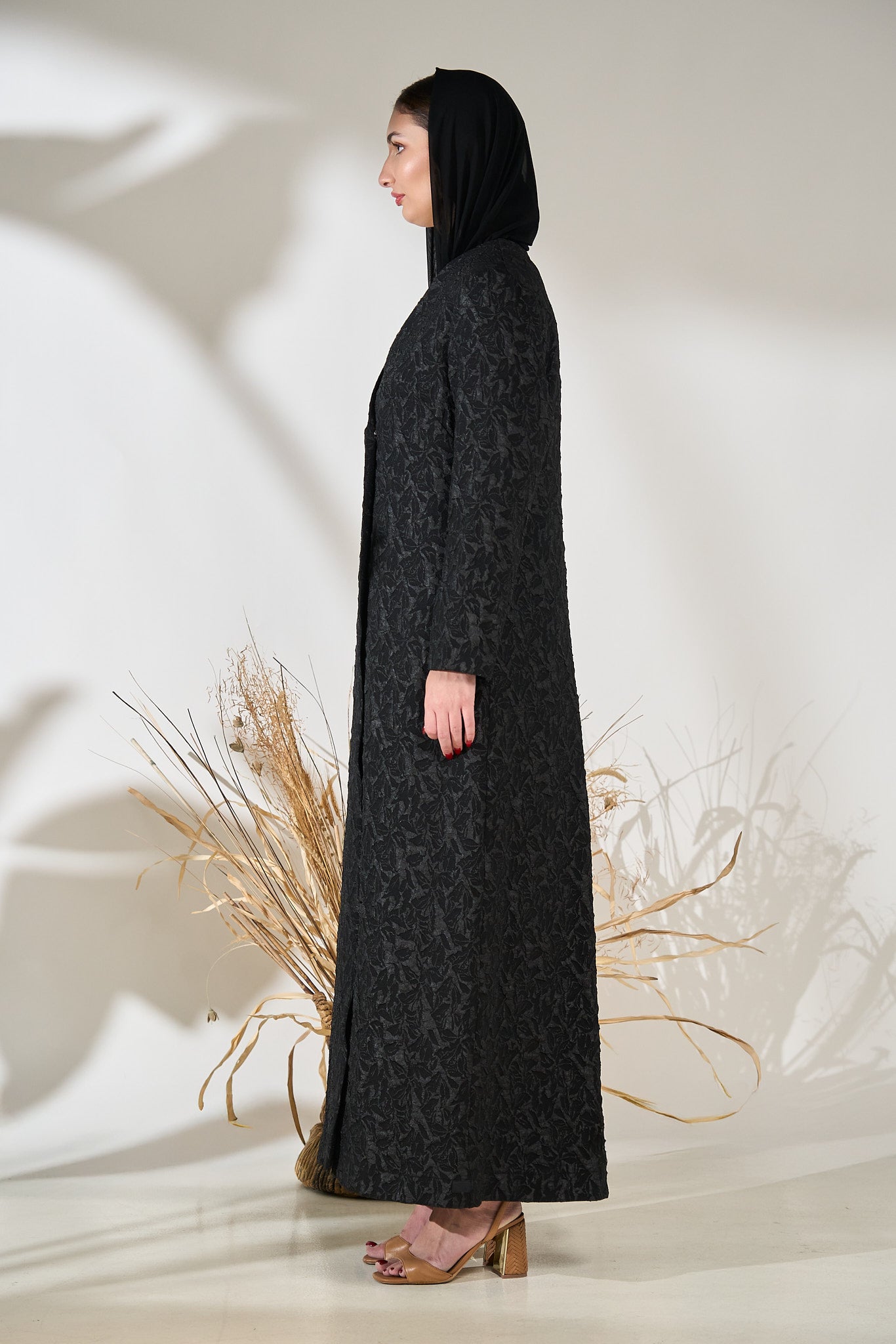 Maison Élise Noir Jacquard Abaya Product Description