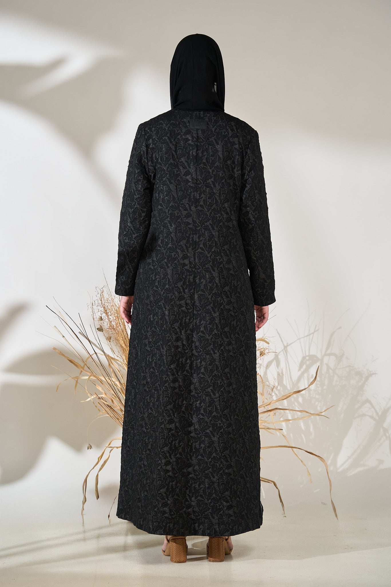 Maison Élise Noir Jacquard Abaya Product Description
