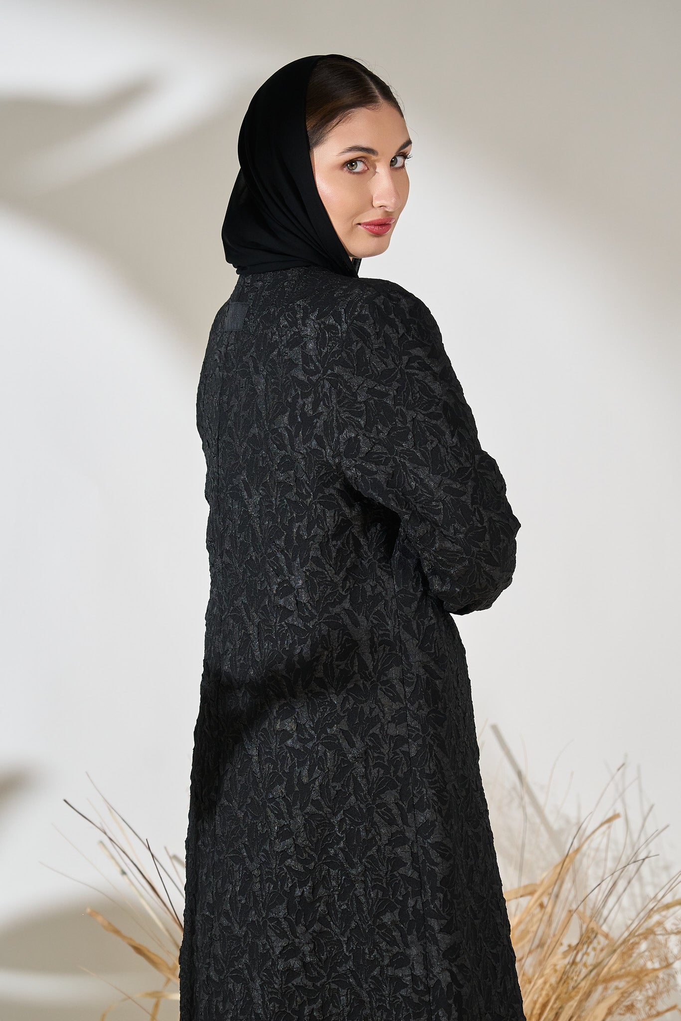 Maison Élise Noir Jacquard Abaya Product Description